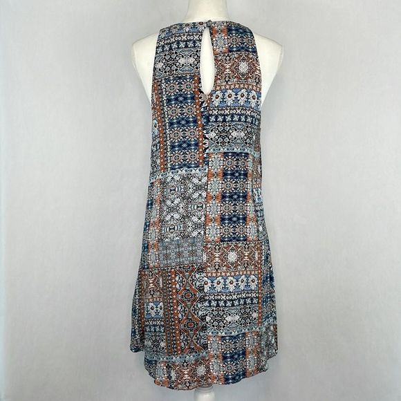 Lulu’s Design Major Grey Print Sleeveless Swing Dress. Size Medium. - Picture 8 of 14
